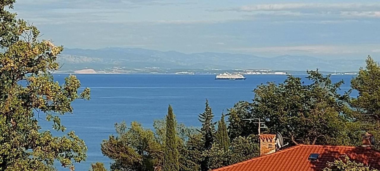 Apartman Nevia Lka Opric Εξωτερικό φωτογραφία