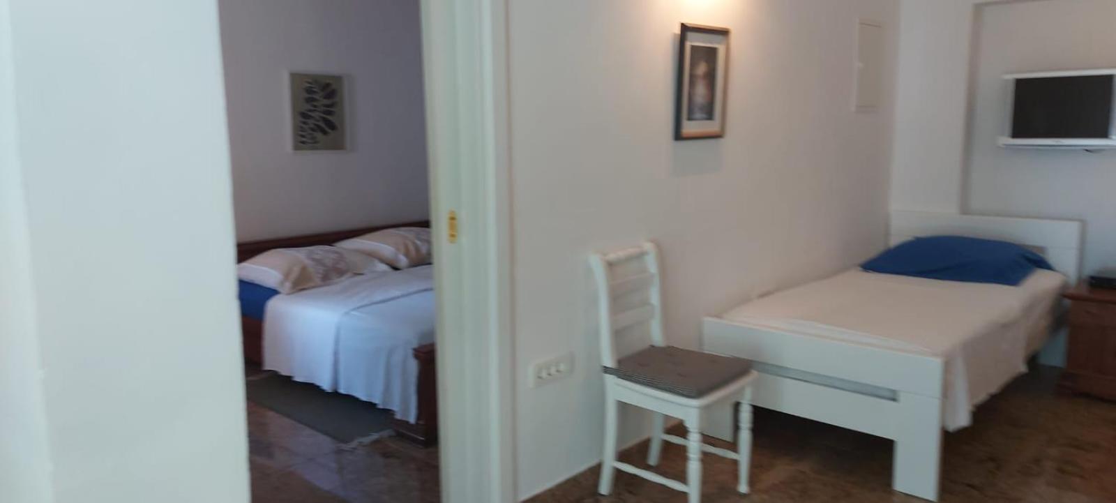 Apartman Nevia Lka Opric Εξωτερικό φωτογραφία