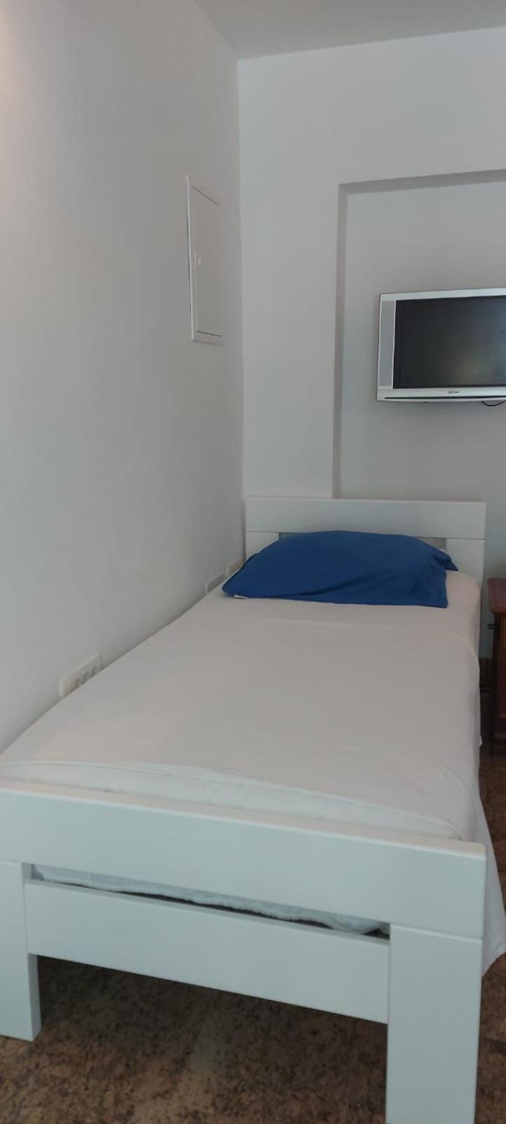 Apartman Nevia Lka Opric Εξωτερικό φωτογραφία
